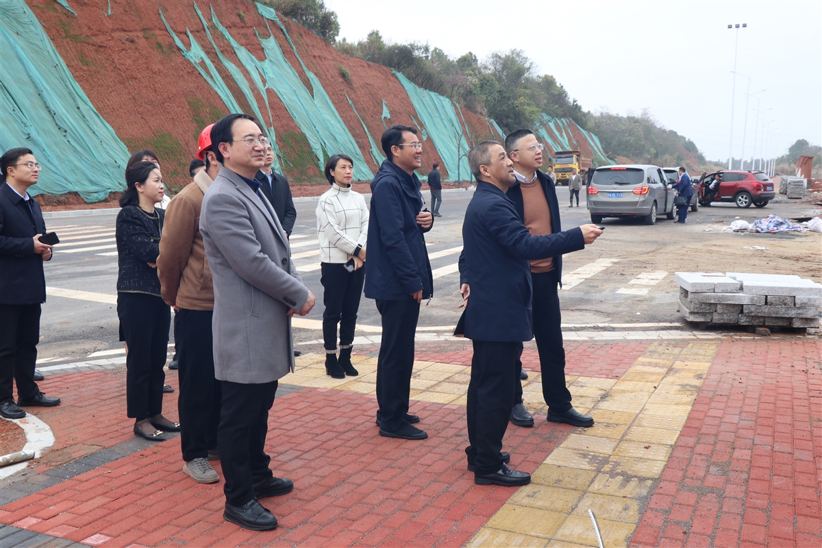 江西旅游商贸职业学院领导率队考察市职教中心新校区项目建设