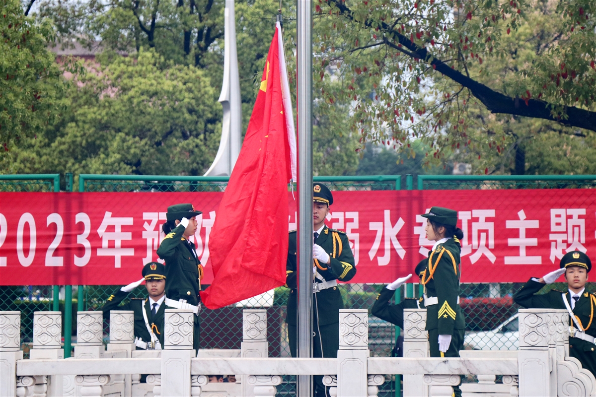 珍爱生命，谨防溺水 ——我校举行防溺水主题升旗仪式