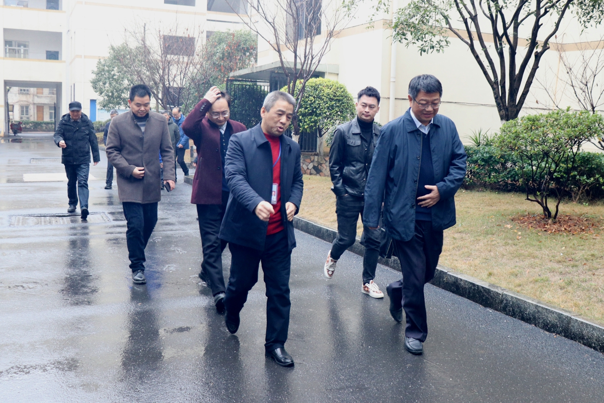 心系发展,三年三行 ——省委教育工委委员、省教育厅副厅长裴鸿卫莅临新余市职业教育中心视察调研