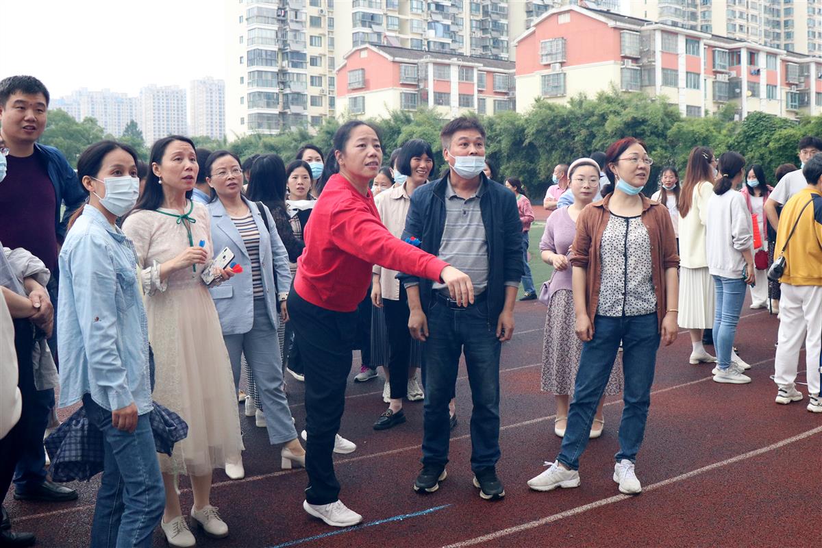 又见飞镖!——市职教中心举办教职工趣味活动